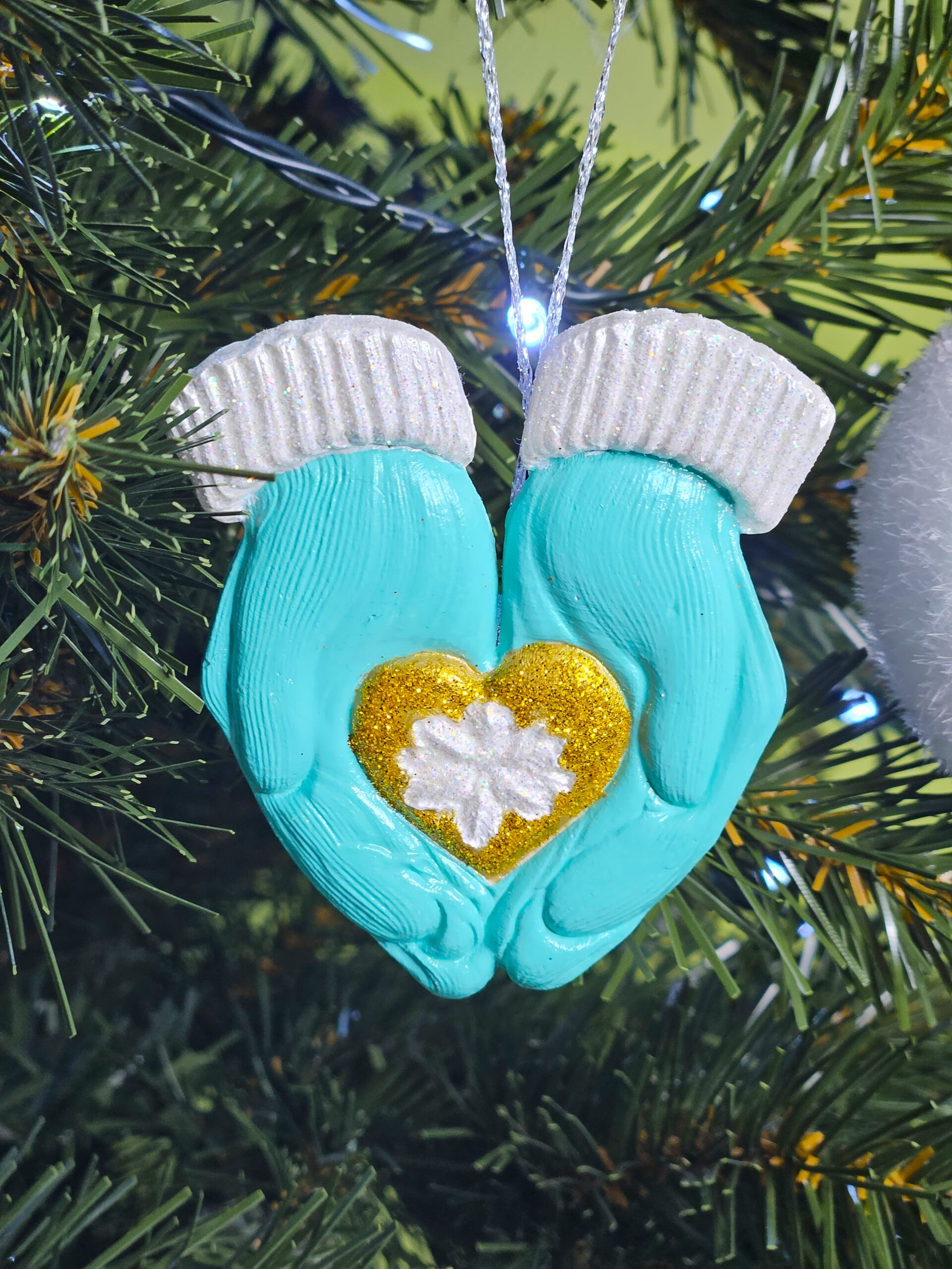 Kesztyű dísz szívecskével