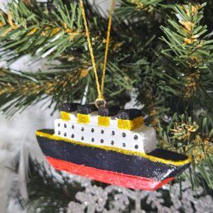Kézműves hajódísz a történelmi Titanic alapján
