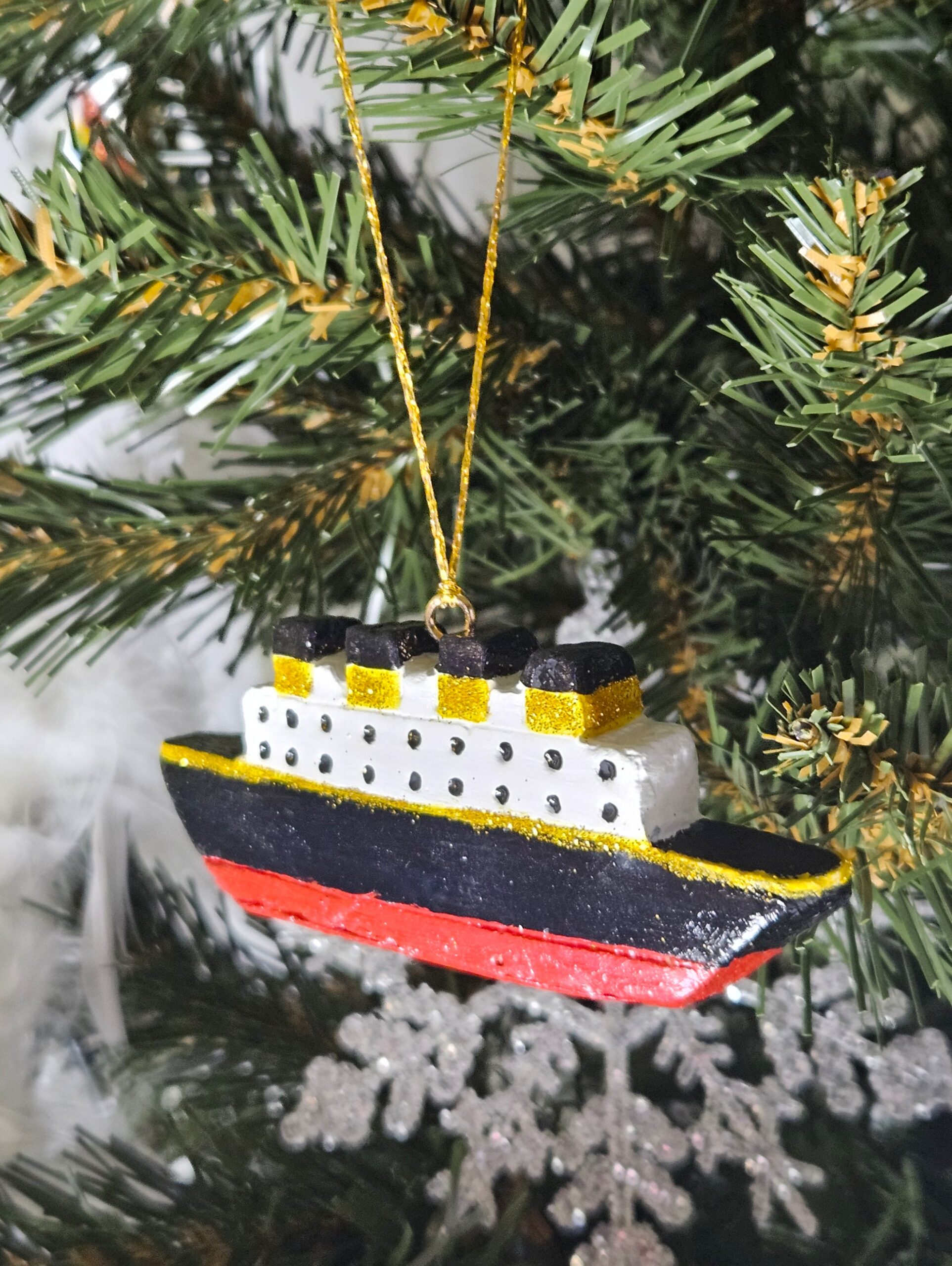 Kézműves hajódísz a történelmi Titanic alapján